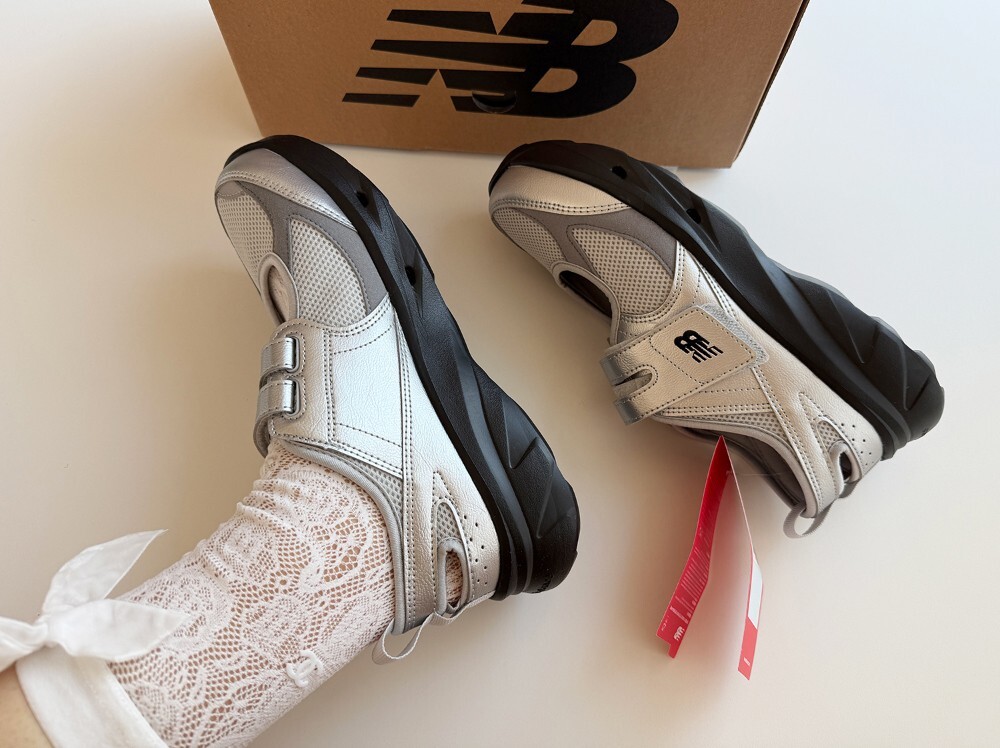 ● NEW BALANCE ● W BREEZE MARY JANE LLIC SILVER New Balance Breeze Womens Mary Jane Sneakers Metallic Silver