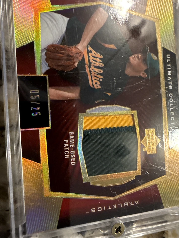 JERSEY BARRY ZITO 2003 UD Ultimate Collection Swatch Oakland A's Gold/25 Foto 2 de 4