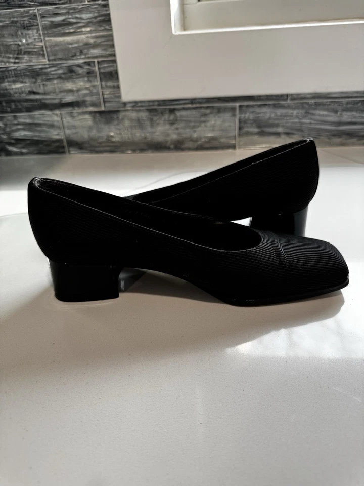 Zapatos de salón Stuart Weitzman clásicos negros de crepé talla 6B punta cuadrada tacones en bloque Foto 2 de 4