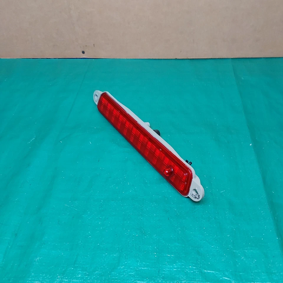 Armada Infiniti QX56 2008 montaje alto tercera luz de freno lámpara de freno OEM 265907S000 Foto 3 de 4