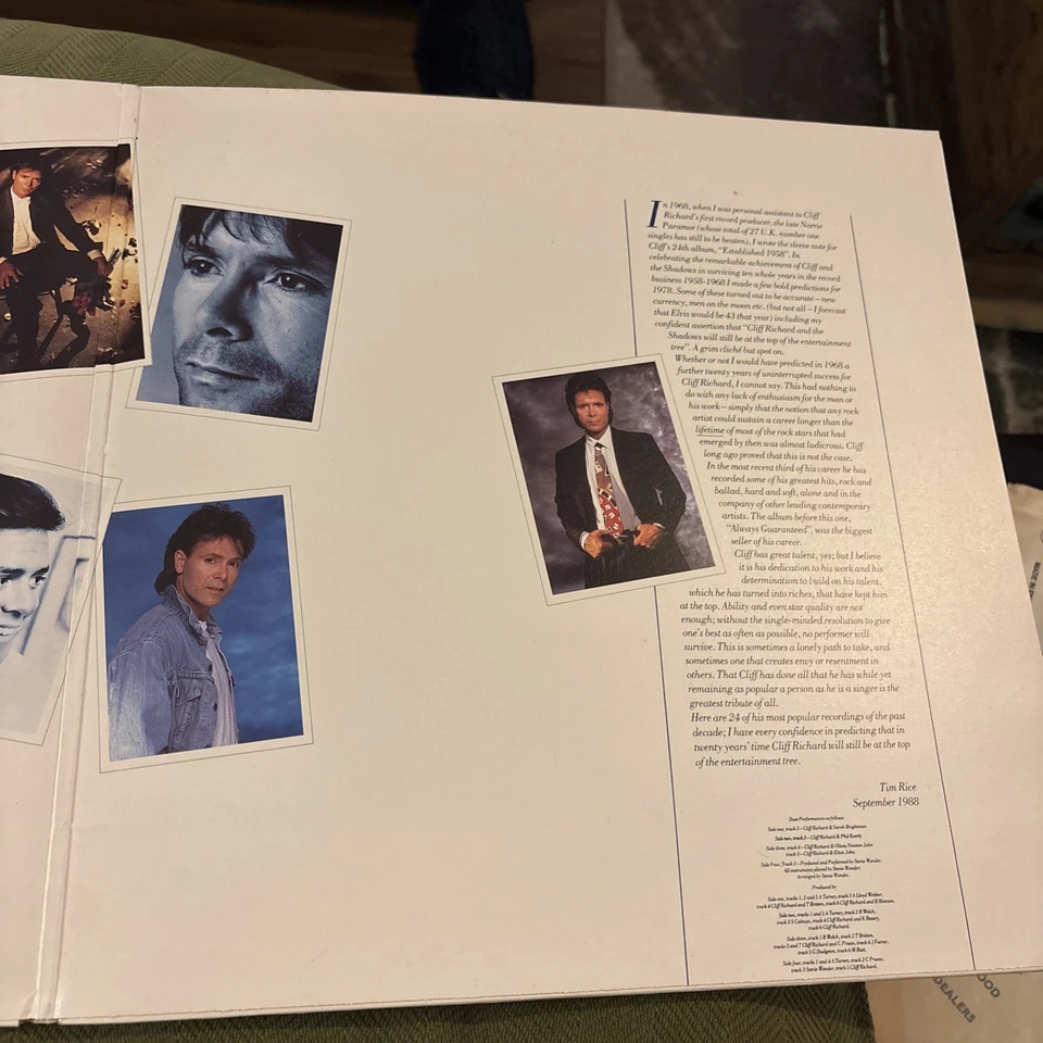 Cliff Richard Private Collection 1979-1988 12" Double Album Vinyl Record - Image 3 of 4