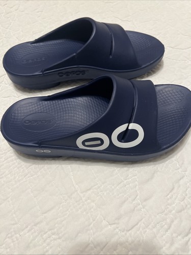 Oofos Men’s 5/Ladies 7 Navy Preowned Great Condition