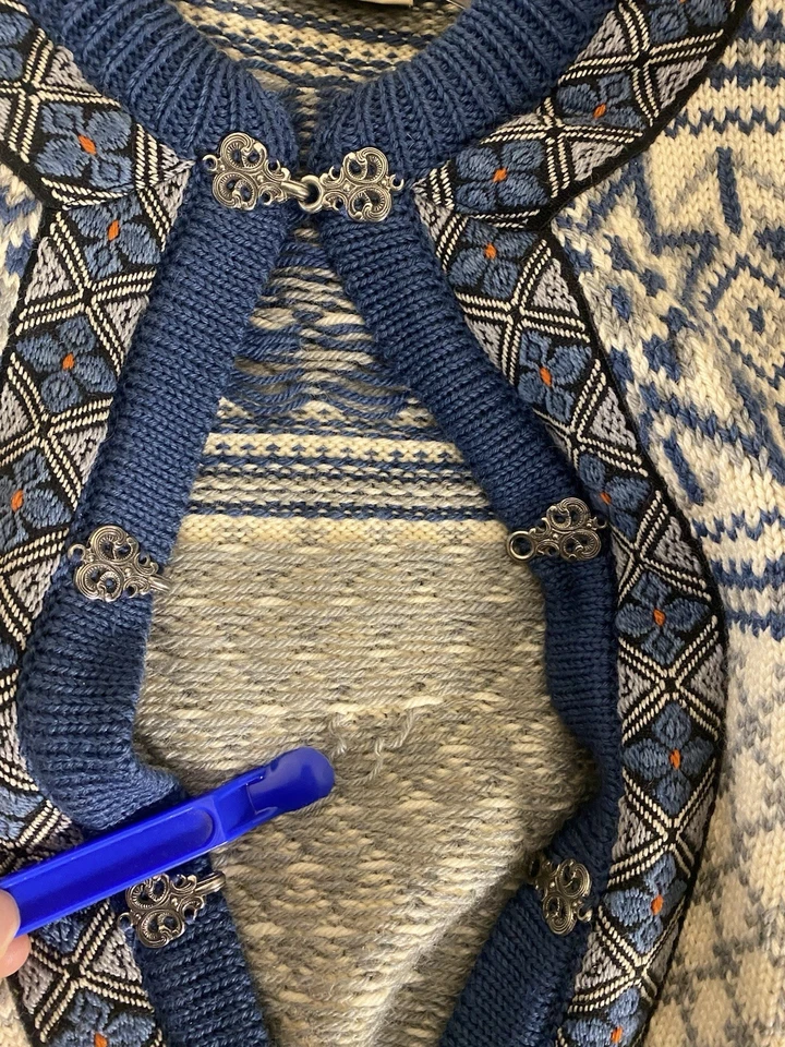 Dale of Norway Wool Cardigan Sweater Cream Blue Medium Snowflake - Image 4 of 4