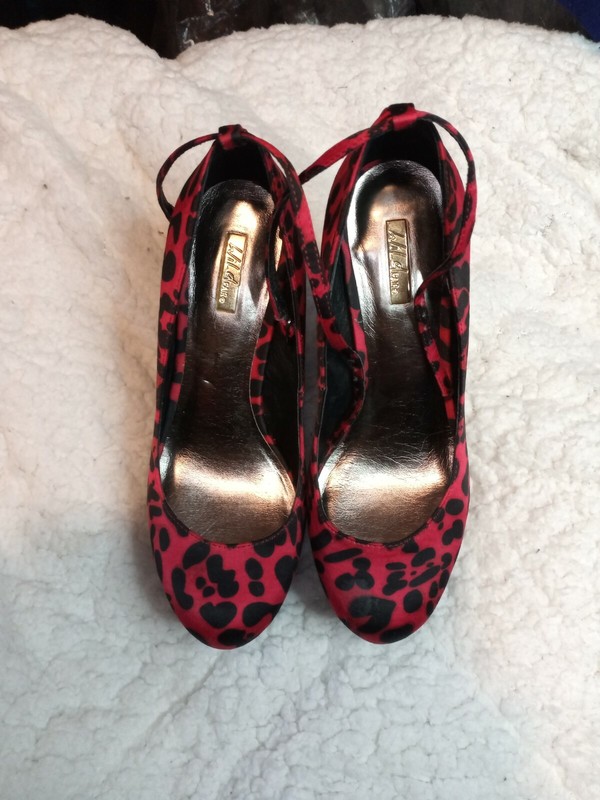 Wild pair Beautiful Women's Platform Shoes Size 7