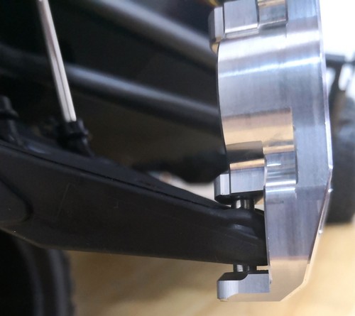 Portadores de ejes de aluminio CNC bujes en C delanteros para Traxxas Unlimited Desert Racer (UDR) - Imagen 6 de 7