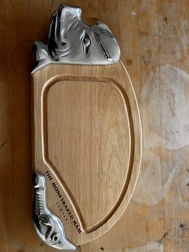 The Honey Baked Ham Co. Pig Cutting Board.Thailand. Metal Head/Hind. 15.5”x7.75” - Picture 7 of 11