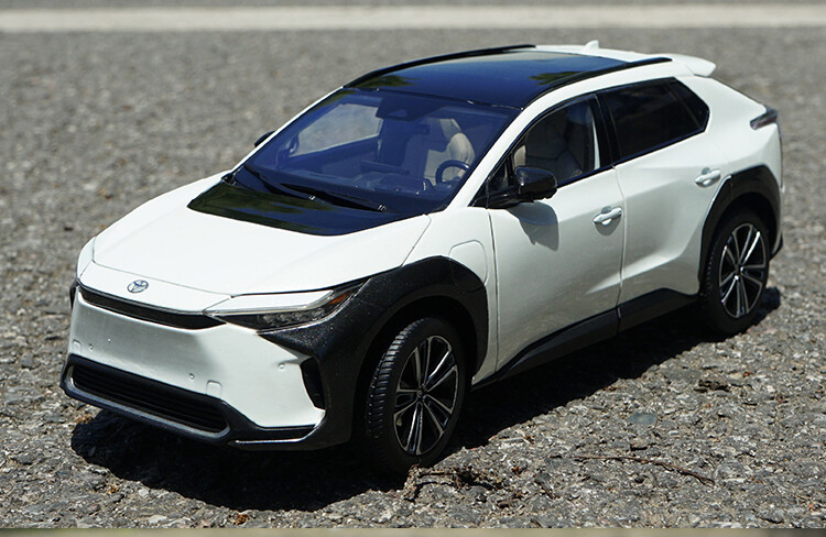 トヨタ bZ4X ミニカー 1/18 グレー 1/18 Dealer Edition Toyota bZ4X (Grey) Diecast Car Model