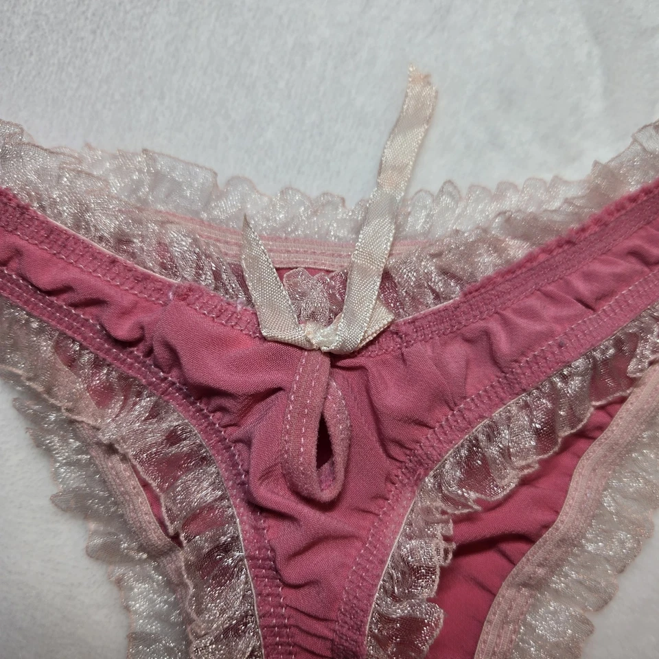 Tanga Native Intimates Vintage Y2k Rosa Volantes Foto 3 de 4