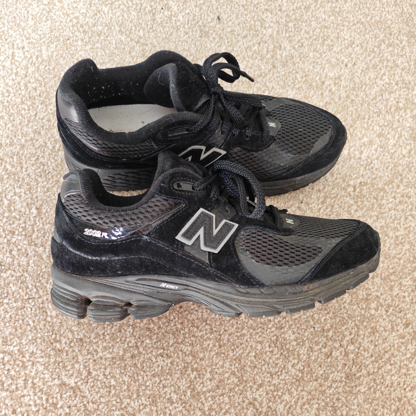 New Balance 2002R “Mesh Black Metallic” M2002WB Men’s uk8 image 2