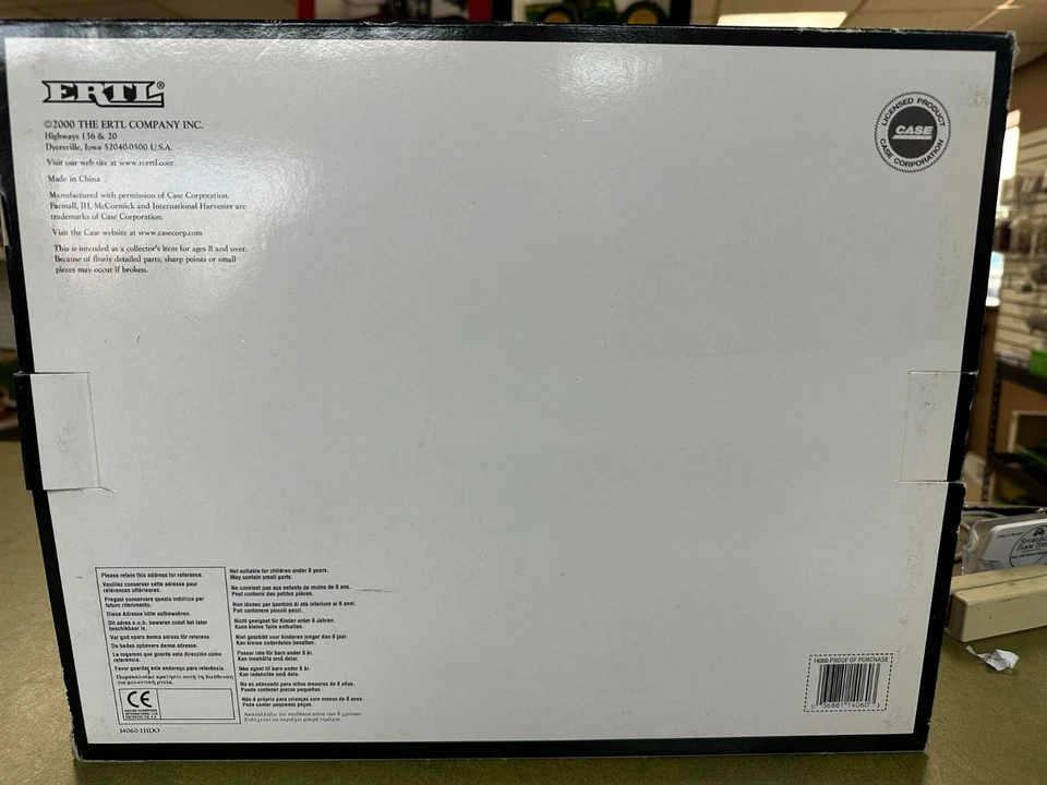 1/16 International Harvester Farmall 560 Tractor With 2-MH Corn Picker - Image 3 of 4