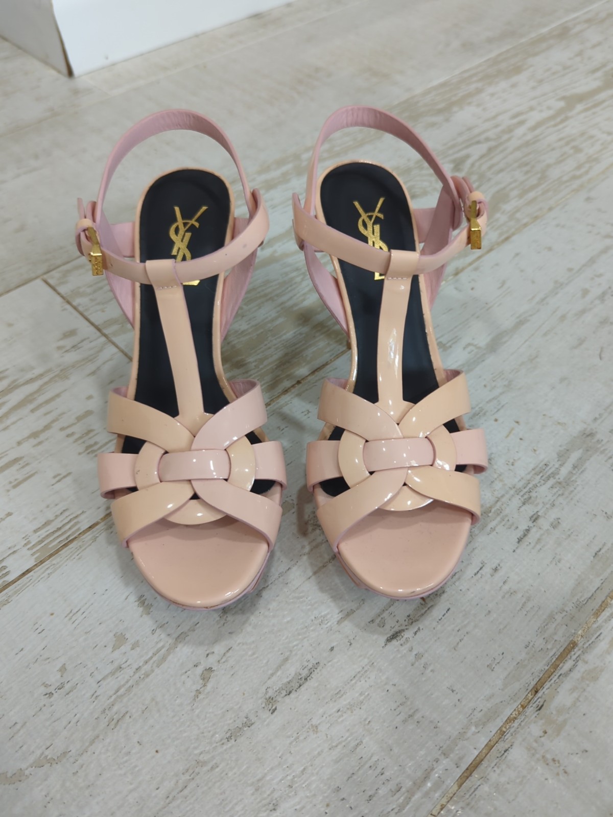 Sandali Saint Laurent beige in vernice con plateau omaggio taglia 37