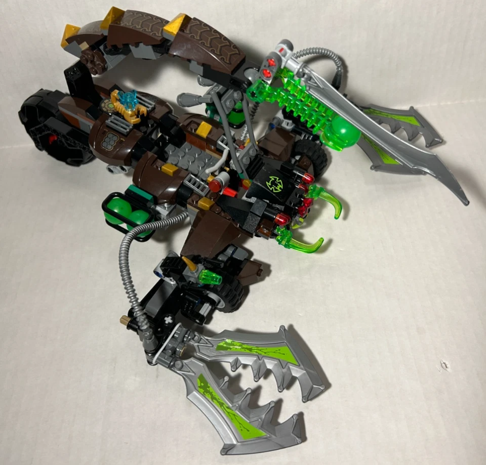 LEGO Chima: Scorm's Scorpion Stinger (70132)-100% Complete with manuals, no box - Image 3 of 4