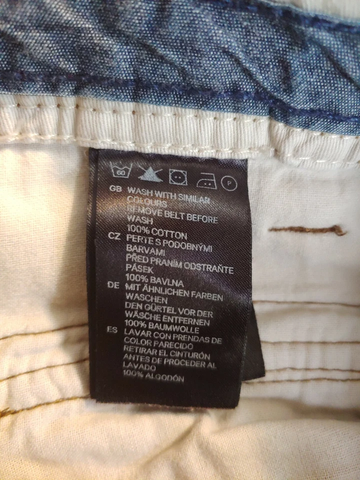 H&M L.O.G.G. Shorts masculino cargo cáqui 38 bolsos frontais planos marrom com zíper - Imagem 4 de 4