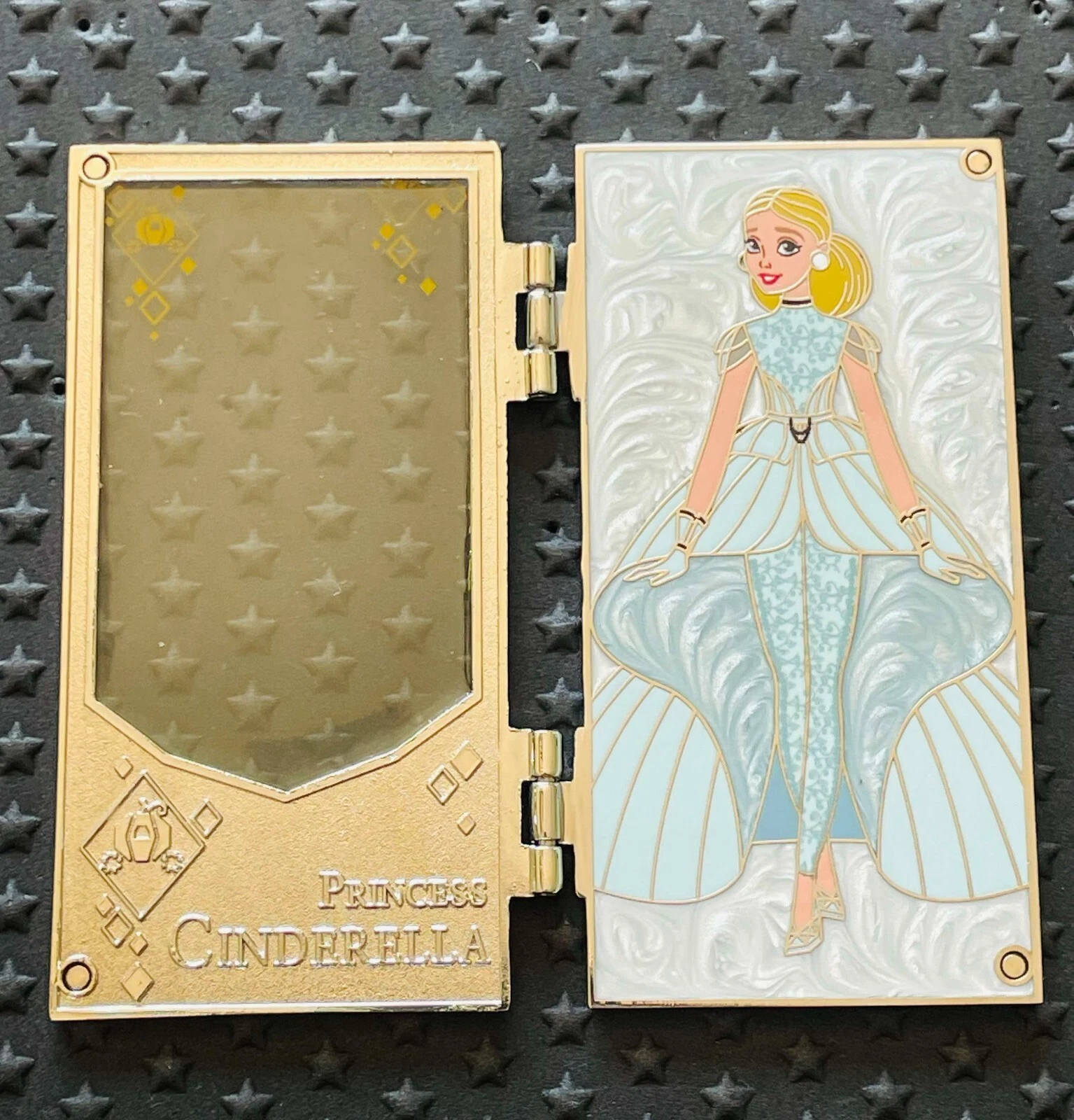 Disney Cinderella Ultimate Designer Collection_LE 2022_3" Tall Hinged Pin