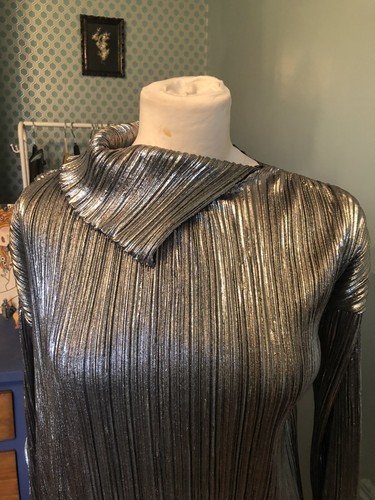 Bellissimo abito a maniche collo alto metallico di Boohoo taglia 8 - Foto 2 di 4