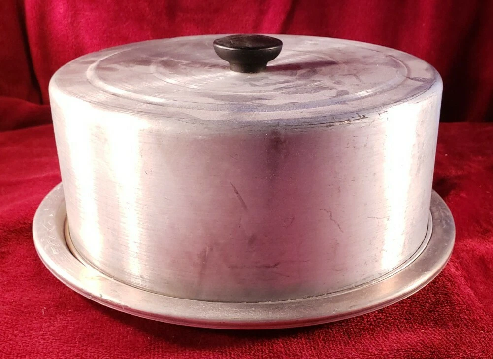 Vintage 1960 Round Aluminum Covered Cake Tin. 10.5