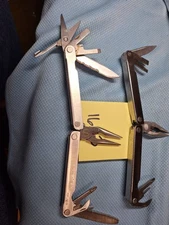 2 LEATHERMAN ORIGINAL PST   Multi Tool Knife     Excellent   Lot 1623