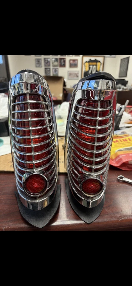 Lincoln Continental 1965 conjunto de luces traseras par Foto 2 de 4