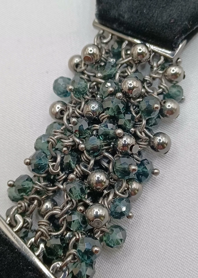 Pulsera WHBM Terciopelo Negro Con Cristales Facetados Colgantes Nueva con Etiqueta Precio de venta sugerido por el fabricante $50 Foto 4 de 4