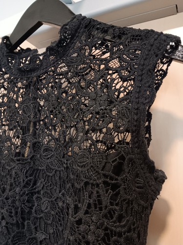 NANETTE LEPORE LACE TOP BLACK BLOUSE SHIRT GOLD Zipper XS