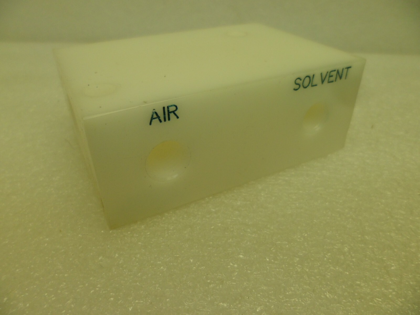 ABB ROBOTICS AB830-001 MANIFOLD AIR-SOLVENT VALVE BLOCK PNEUMATIC NOS