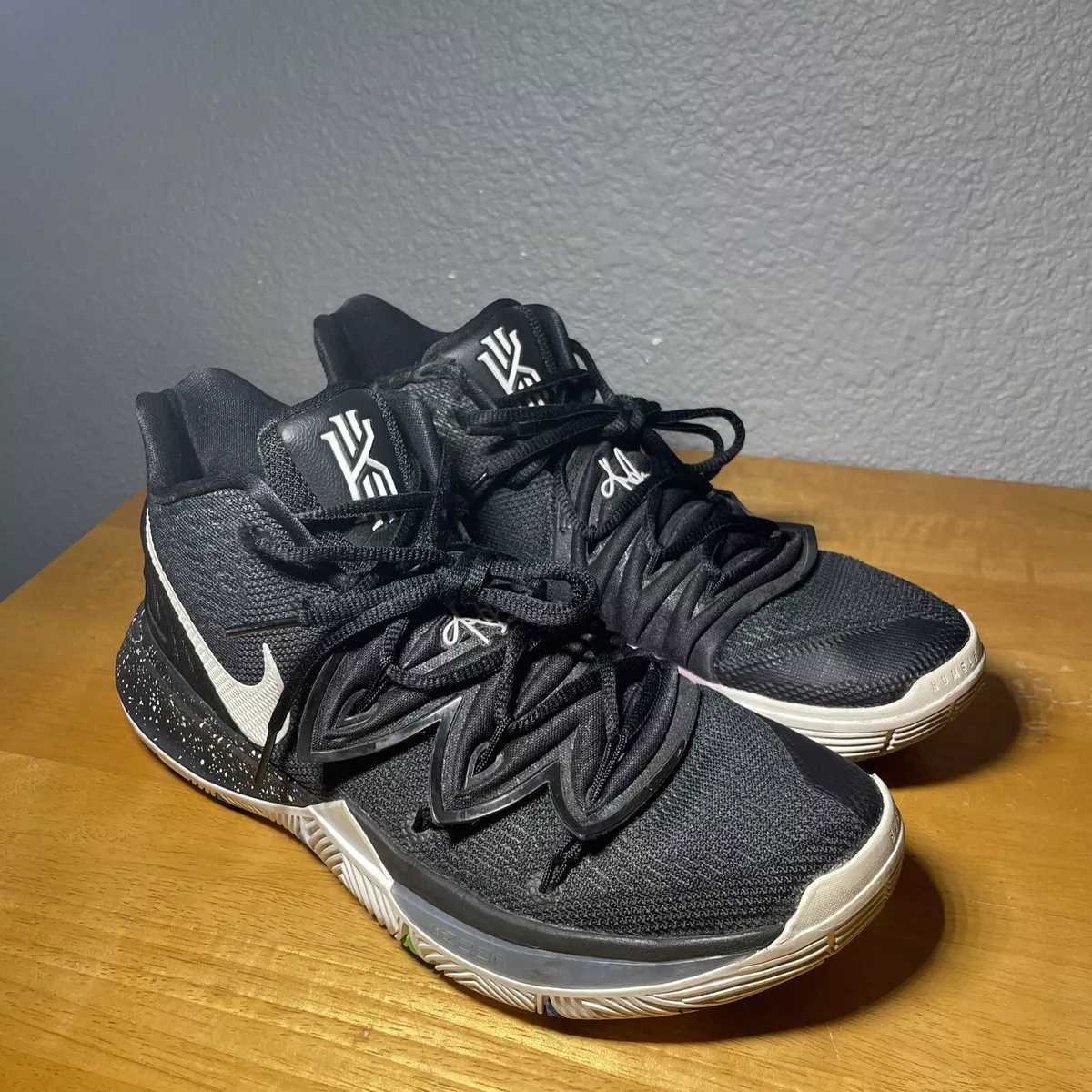 Size 9 Nike Kyrie 5 EP Black Magic 2018