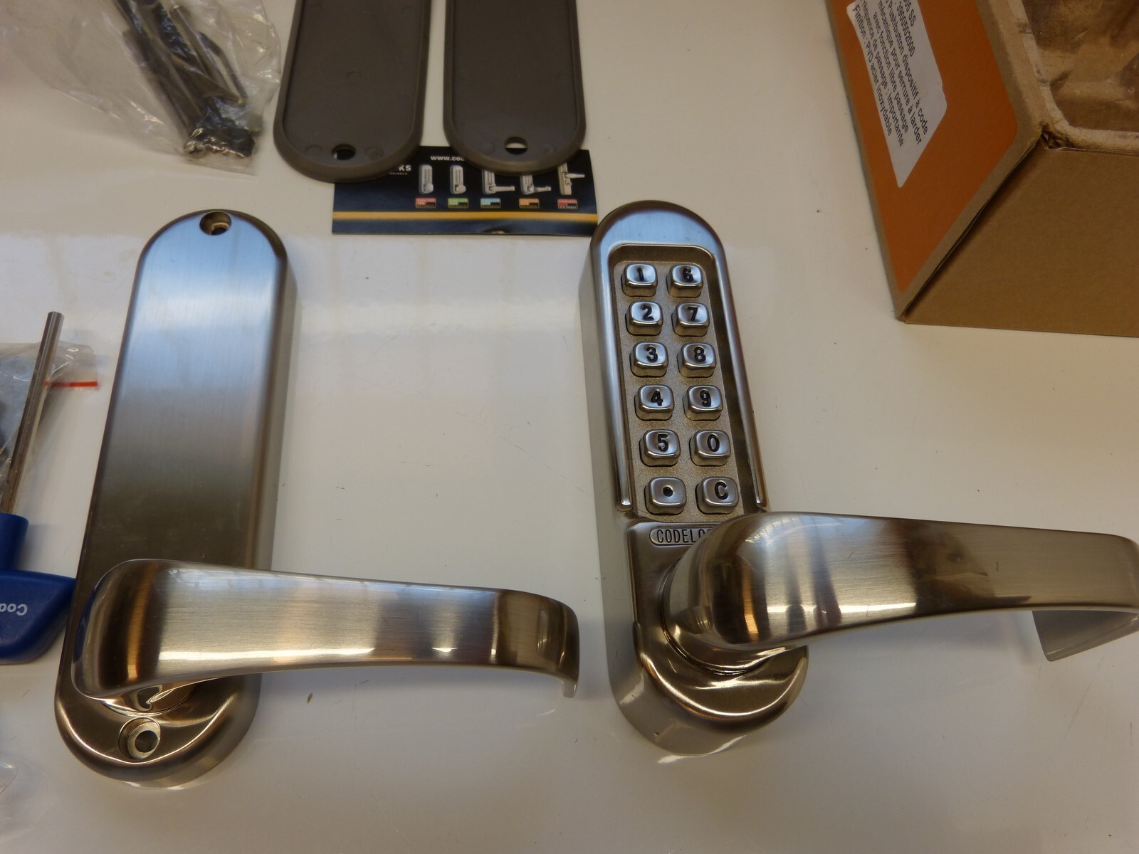 Serrure CodeLocks 505 de Normbau boîtier robuste en acier chrome satiné