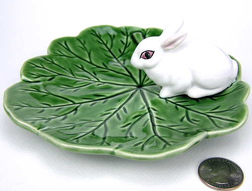 Bordallo Pinheiro Green Majolica Cabbage Leaf Plate Dish Bunny Rabbit Easter - Picture 2 of 8