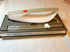 Sears Vintage Electric Carving Knife With Wall Mount Station 1978, No. 400 4785