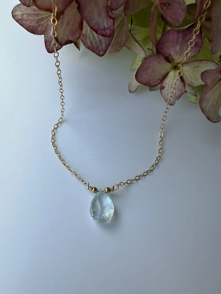 Delicado Colgante Pequeño Aguamarina Facetada Natural Oro Amarillo 14K Foto 4 de 4