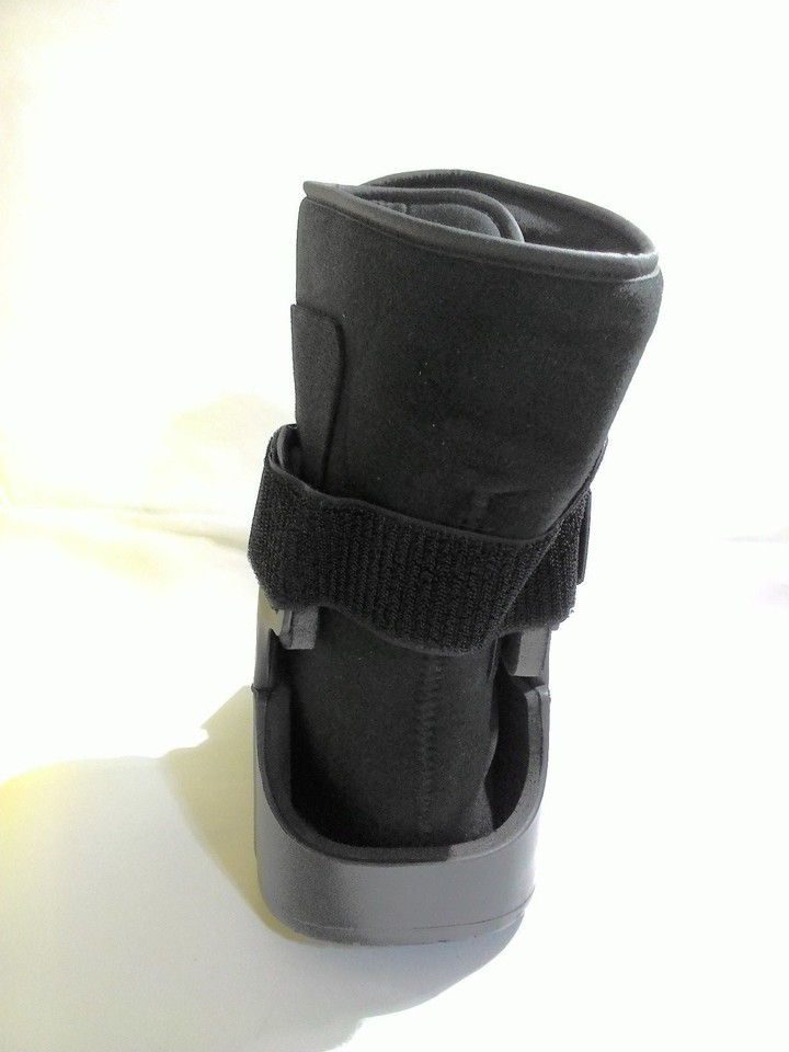 United Ortho Kurzer Air Cam Walker – Fracture Boot Größe L, Für Linken/rechten Fuß, Bis 136 Kg, Mit Rocker-Sohle