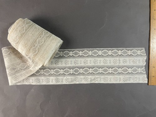 ANITQUE VICTORIAN 3 3/4" LACE OFF-WHITE TRIM 4 YD - Picture 2 of 2