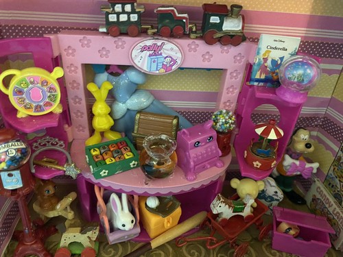 Polly Pocket Adorable Toy Store Diorama 8” X 6”all pictured dolls baby puppy - Picture 2 of 12