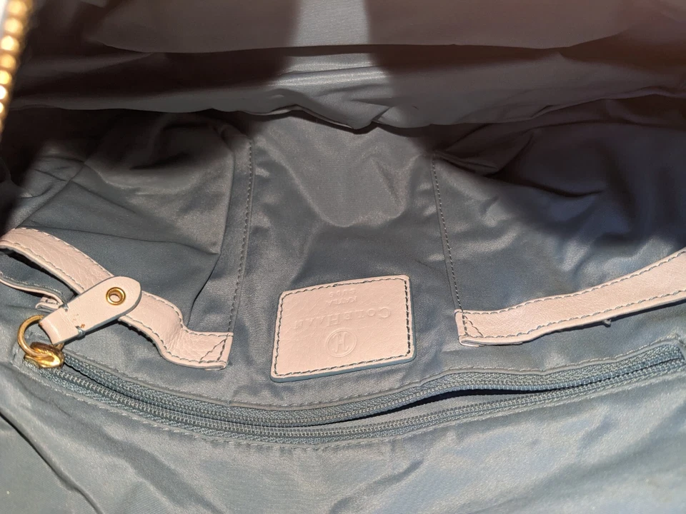 COLE HAAN Cuero Guijarro Blanco con Borla, Costuras Verde Azulado, Bolso de Hombro y Cartera  Foto 2 de 4