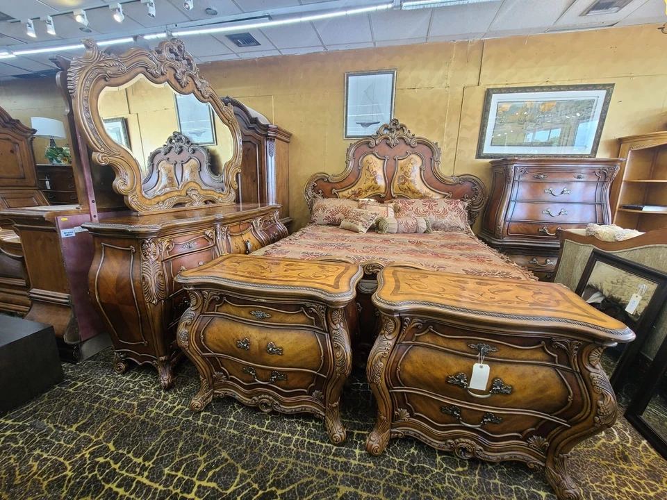 AICO by Michael Amini Palais Royale 5PC king size bedroom set - Image 2 of 4