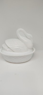 Vintage Westmoreland Milk Glass Swan Bird On Nest
