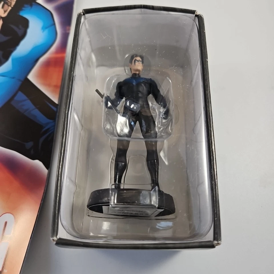 Figura de cómic y plomo de Nightwing nº 19 Eaglemoss de DC Comics Super Hero Collection. Foto 2 de 4
