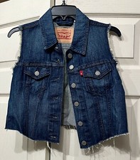 Levi's Levi Strauss M Cropped Denim Jean Vest Frayed Hem Medallion Back NWT