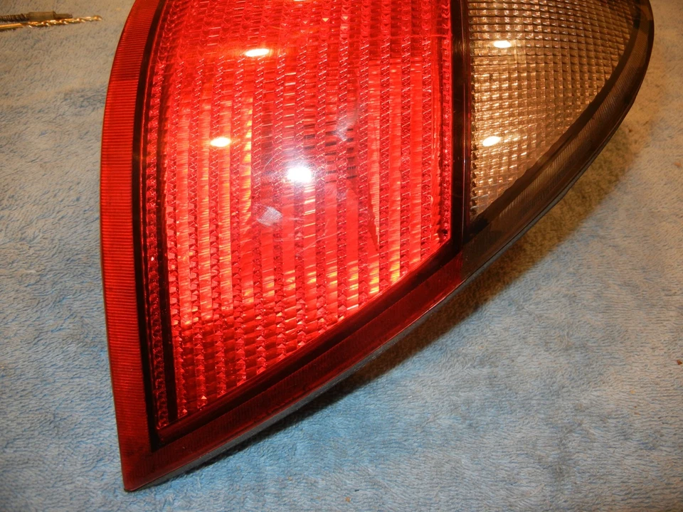 Luz trasera exterior derecha SAAB 9-5 1999-2001 sedán con cableado coleta XL10 Foto 2 de 4