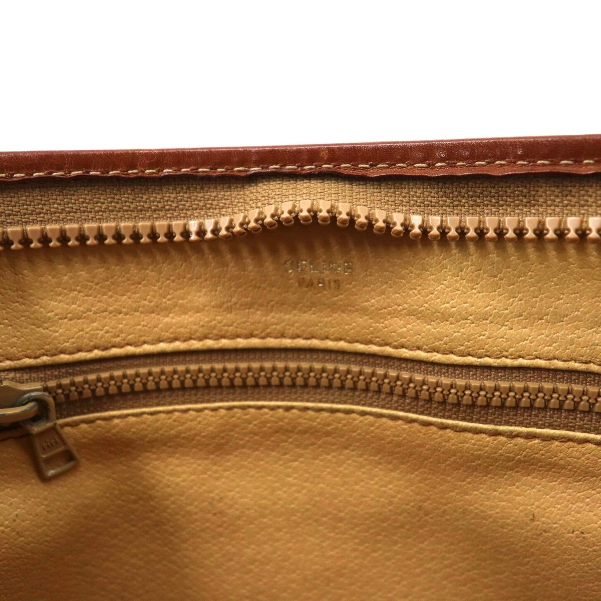 トートバッグ CELINE SS22 CLUTCH ON STRAP (10I593DQ1 11AC) CLUTCH ON STRAP TABOU IN SMOOTH CALFSKIN - TAN | CELINE