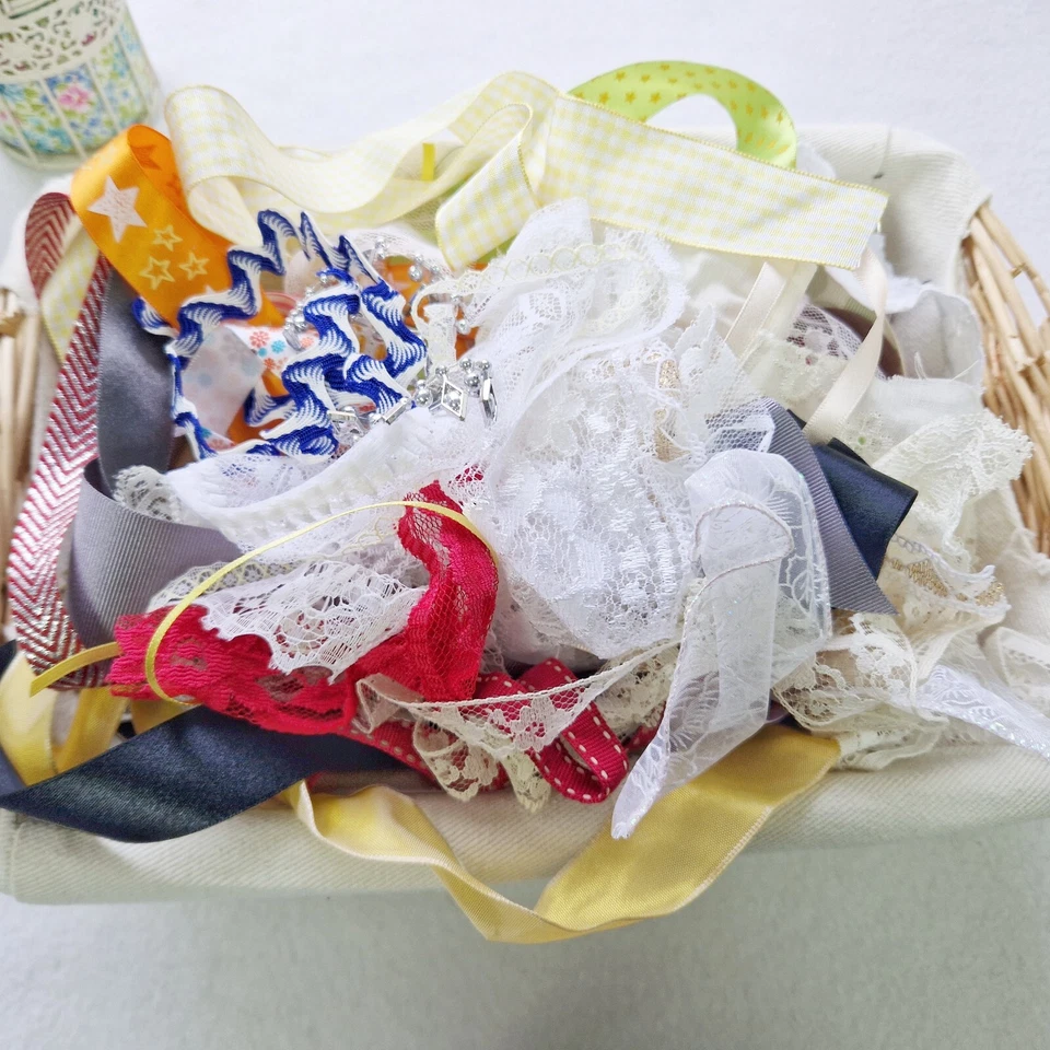 Ribbon Lace Organza Craft Fabric Scrap Pack Textured Offcuts Sewing Remnants Bag - Image 3 of 4