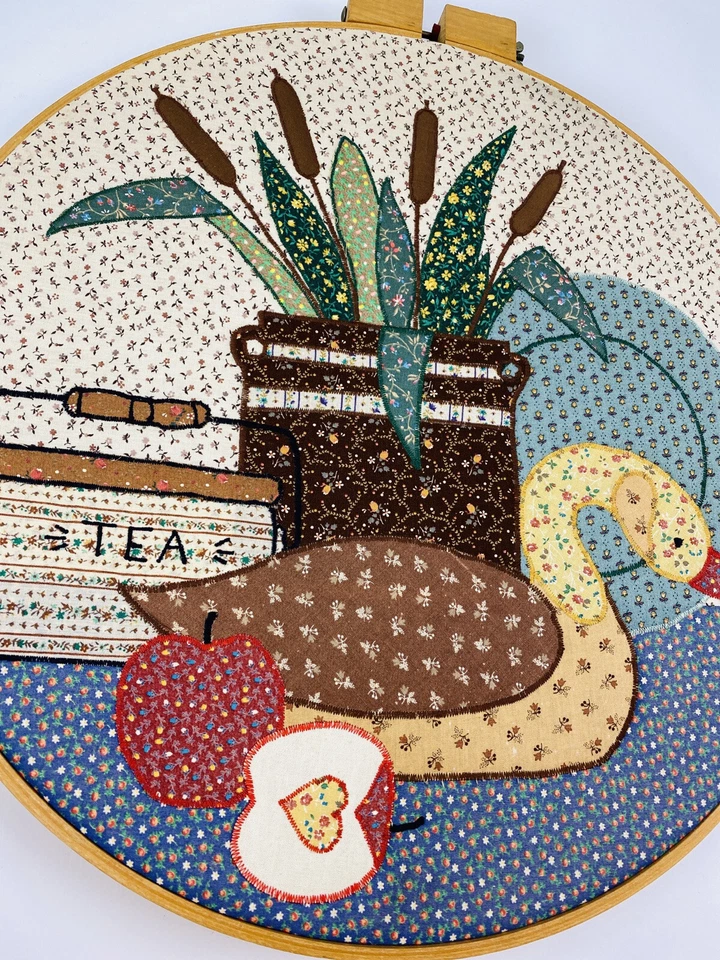 Винтажная вышивка стеганое искусство выстеганный настенный декор в рамке обруча 18 x 19 дюймов - Изображение 4 из 4