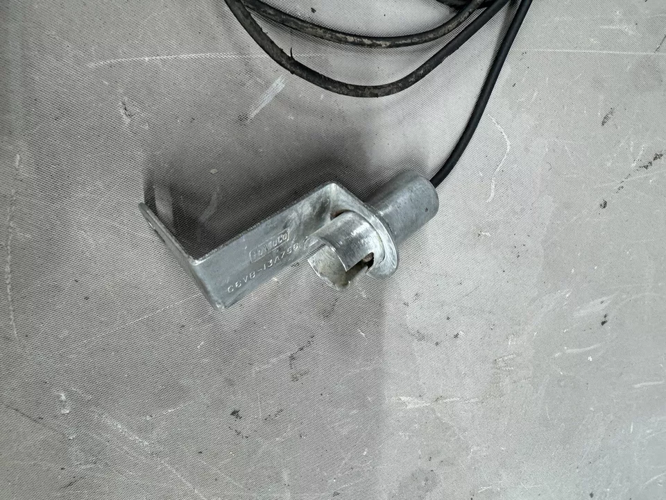 Ford Galaxie 1963-1970 tapa de maletero luz de cortesía lámpara Park Lane Fairlane tornillo original Foto 4 de 4