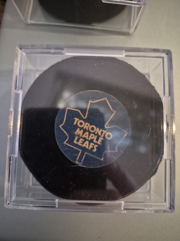 VINTAGE TORONTO MAPLE LEAFS VICEROY 73/83 PUCK Great  CONDITION Rare Free Ship