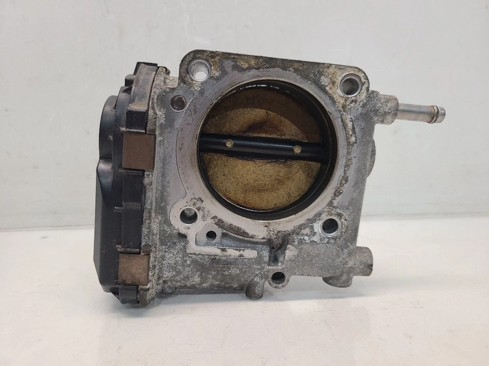 2005 Subaru Legacy (3.0L / AT) Throttle Body  - Image 4 of 4