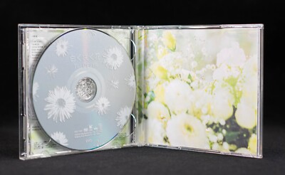 Yui Ogura White Blooming Flower Japan CD + DVD + Idol Photo - KICM Yui Ogura White Blooming Flower Japan CD + DVD + Idol Photo - KICM
