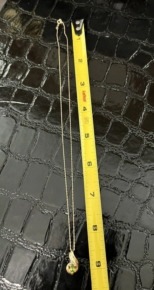 10K Yellow Gold 18" long chain with 1/2" peridot pendant, 2.1 Grams, Pre-Owned - Image 4 of 4