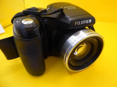 Fujifilm FinePix S5700 Compact Bridge Digital Camera 7MP CCD 10x Zoom Lens ss100