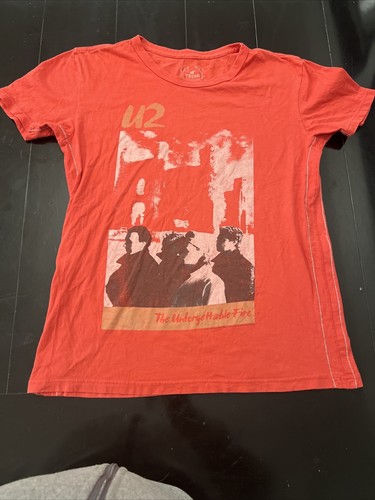 U2 Band ‘The Unforgettable Fire’ Concert Tour Women’s Trunk Shirt Medium Red