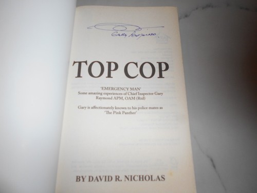 Top Cop: SIGNED BY Chief Inspector Gary Raymond by David R Nicholas. - Bild 2 von 3